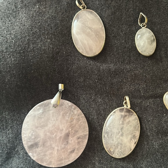 Lot of varying sized rose quart pendants slight damage - Picture 5 of 6